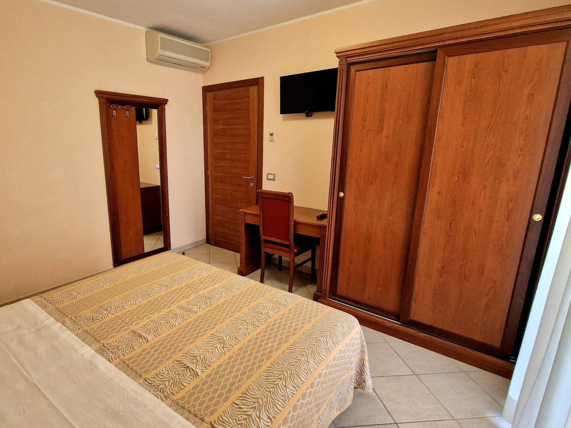 Residence Ducale Rimini Bagian luar foto